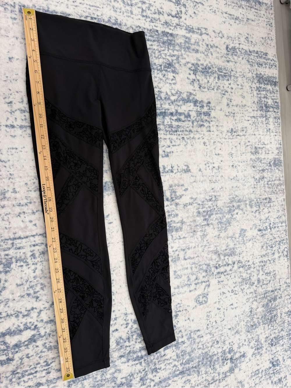 lululemon athletica Black women's Leggings with Subtle sheer Patterned Panels